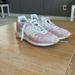 pink + cream new balance 840 shoes